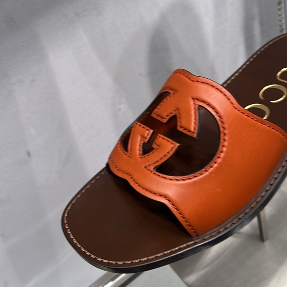 Brown Gucci sandals - Picture 2 of 4